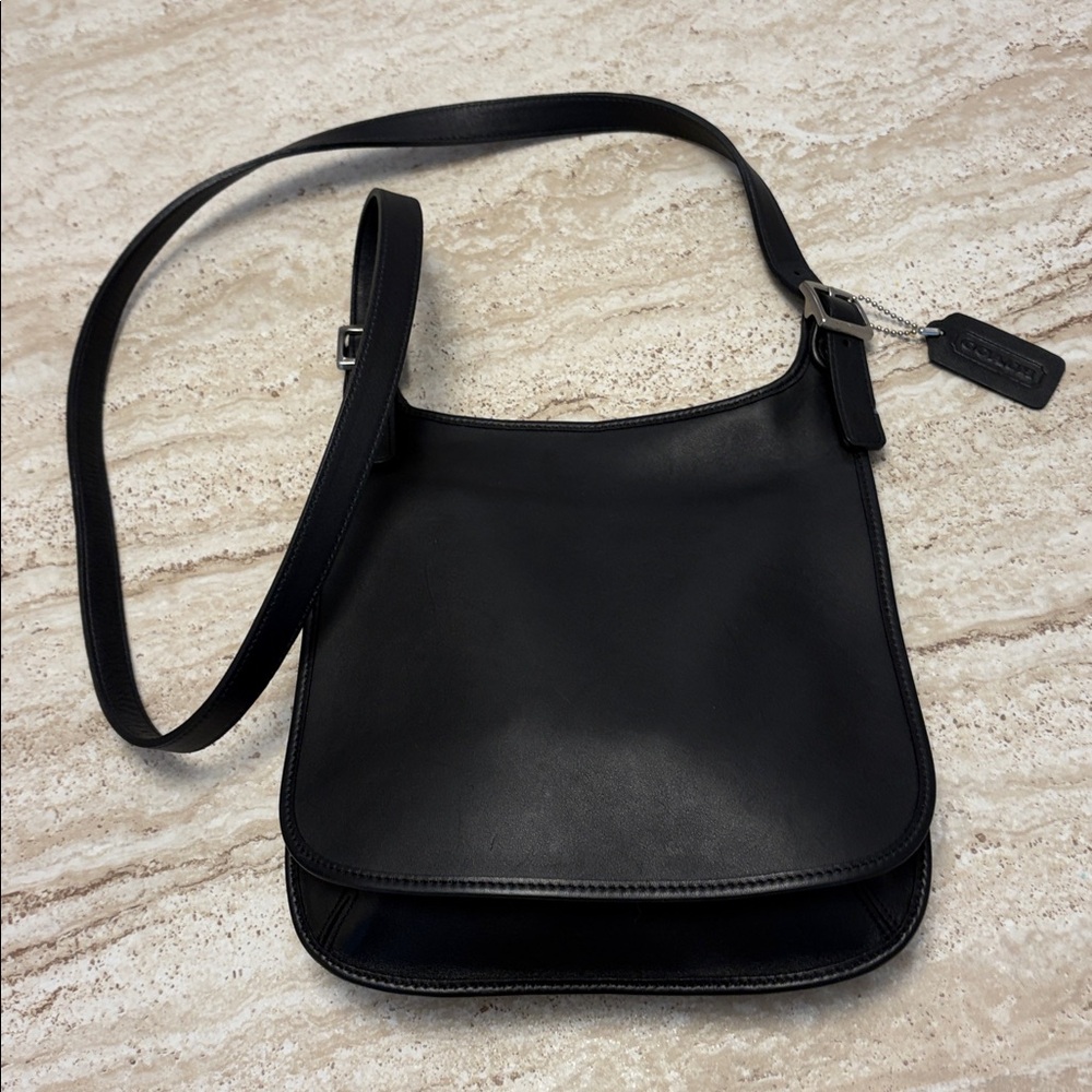 Vintage Coach Slim Flap Hippie Bag in Glove Tanned Black Leather - Picture 2 of 16